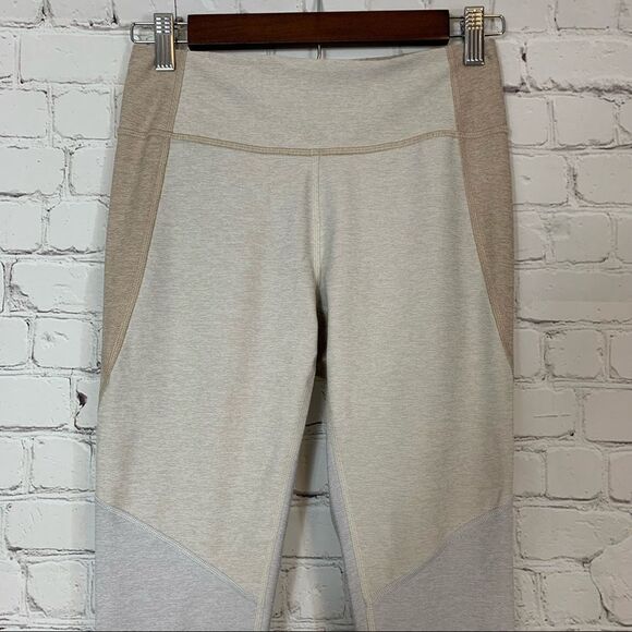 Outdoor Voices Tri Color Leggings Beige Cream Grey Size Small - Picture 2 of 10